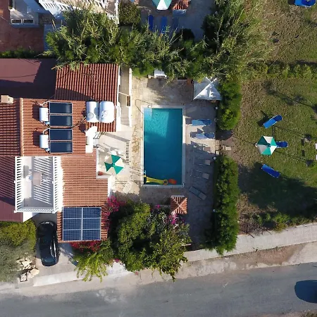 Polyxeni's Villas Willa Coral Bay